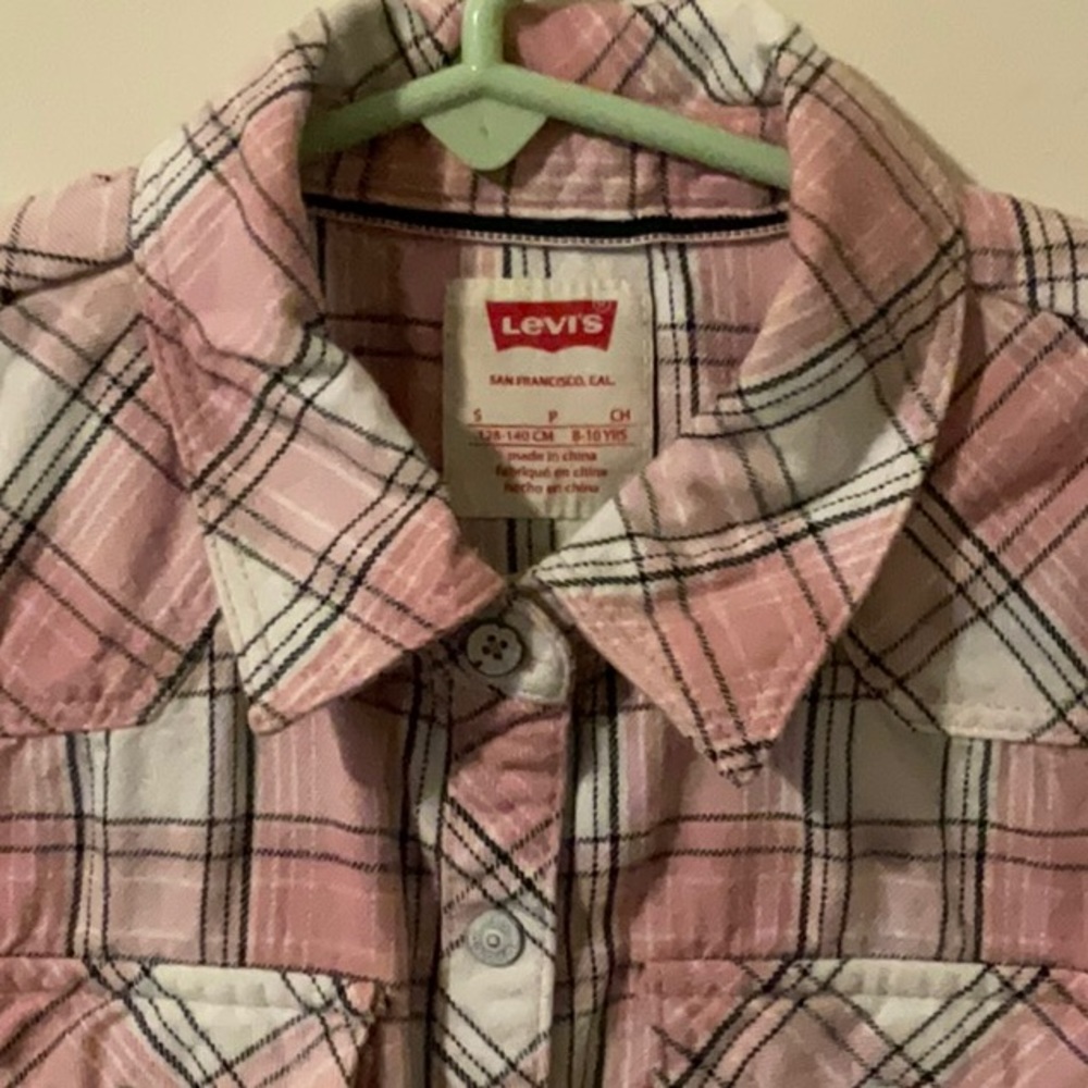Levi’s long sleeved pink flannel for girls. Size 8-10y